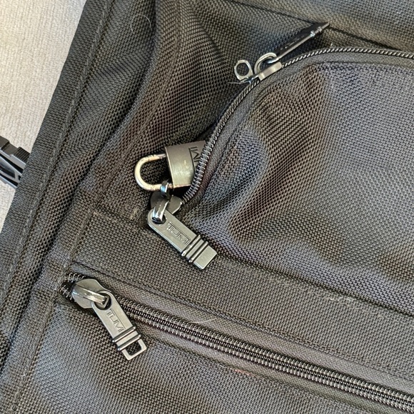 Tumi Black Luggage Travel Bag Durable Nylon - Picture 6 of 14